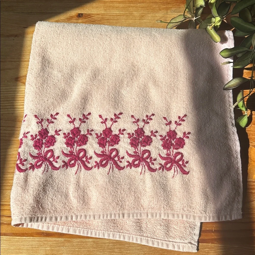 Vintage Floral Embroidery Towel